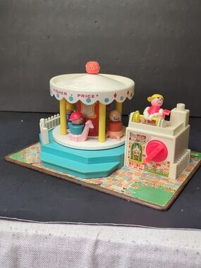 Fisher Price Vintage 1964  Musical Movement Carousel Merry Go Round #111